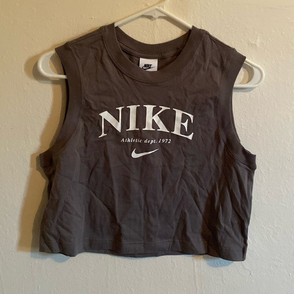 Brand-Nike, color-grey, size-small